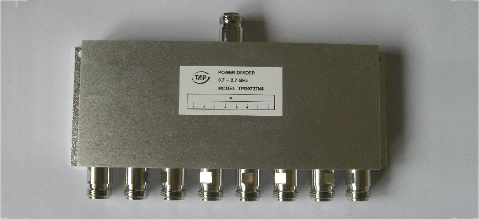 TPD0727N8 0.7-2.7GHz 8 way power divider