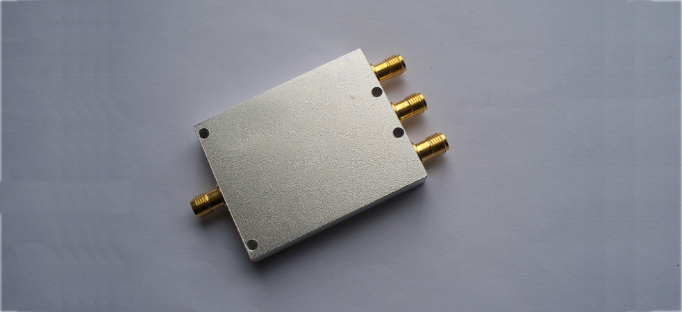 TPD5070A3  5-7GHz 3 way power divider